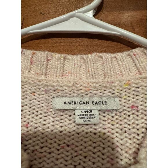 Woman’s American Eagle sweater - Picture 2 of 3
